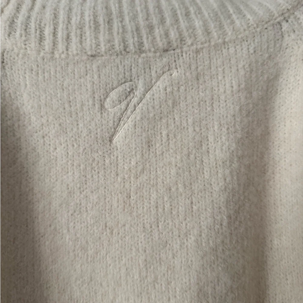 Victoria secret sweater - Picture 3 of 4